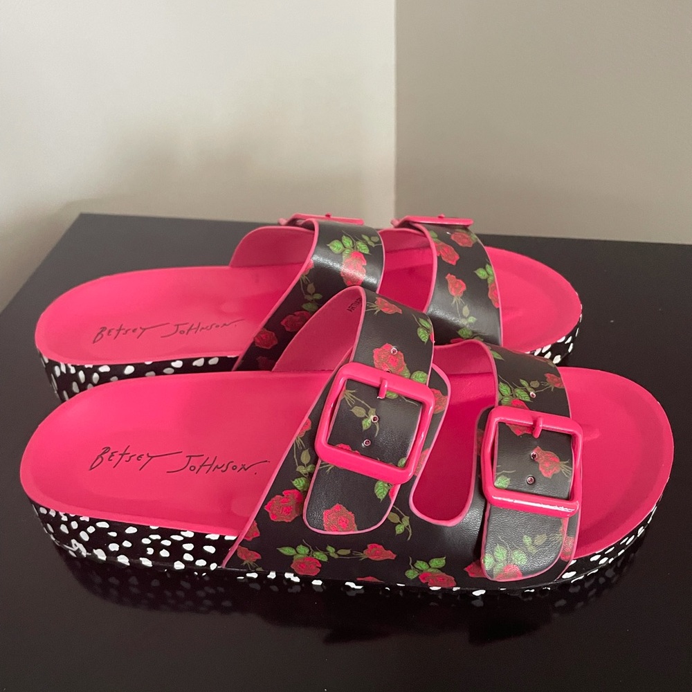 Buckle slide sandals